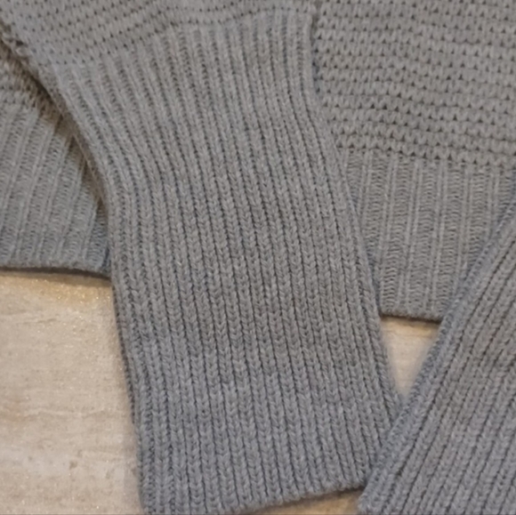 NWT EXPRESS Gray Knit Sweater - Picture 2 of 7